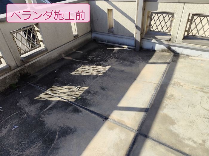 八尾市高安町 築25年 ベランダ床面 高圧洗浄前の劣化状態