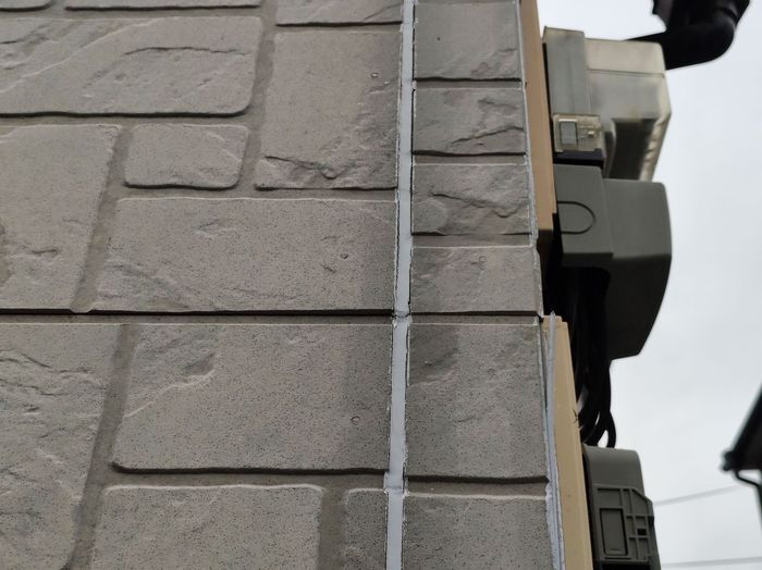 松原市別所 築25年 サイディング外壁 縦目地シーリング劣化