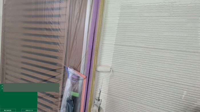 八尾市曙川東 築25年 窓枠周辺 下塗り作業中