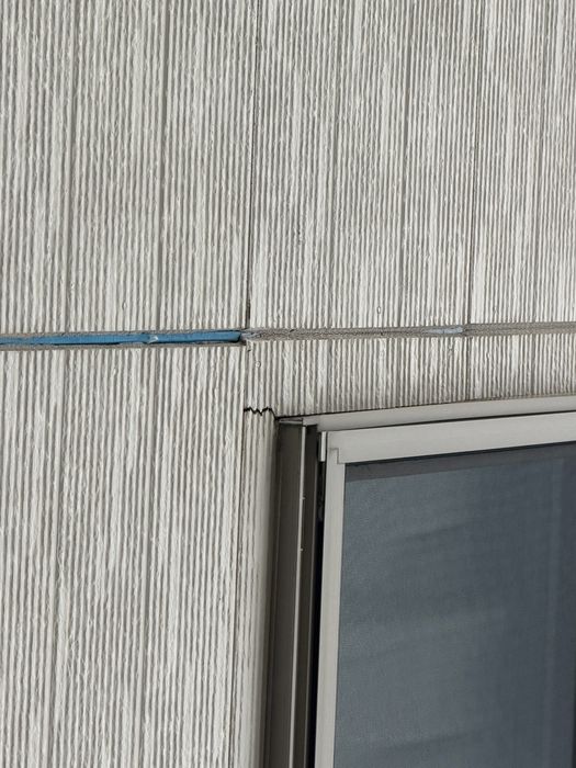 八尾市曙川東 築20年 サイディング目地ひび割れ