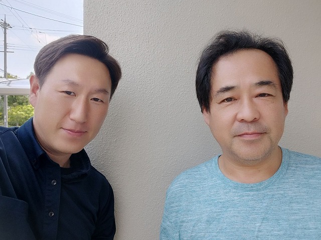 羽曳野市羽曳が丘 F様と松本のツーショット写真