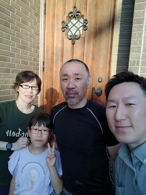 平野区加美東 K様と松本のツーショット写真