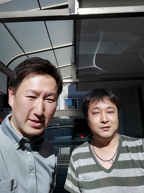 平野区加美東 K様と松本のツーショット写真