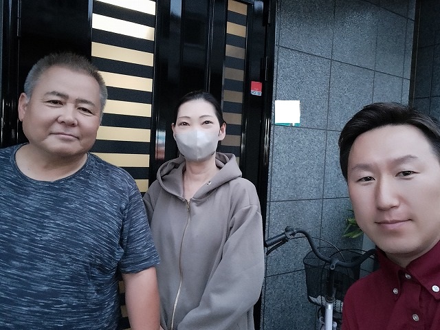 平野区長吉川辺 M様と松本のツーショット写真