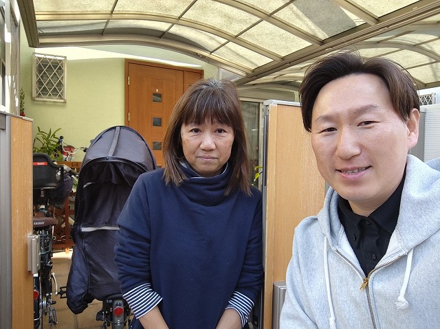 八尾市久宝寺 K様と松本のツーショット写真
