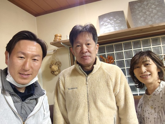 八尾市久宝寺 M様と松本のツーショット写真