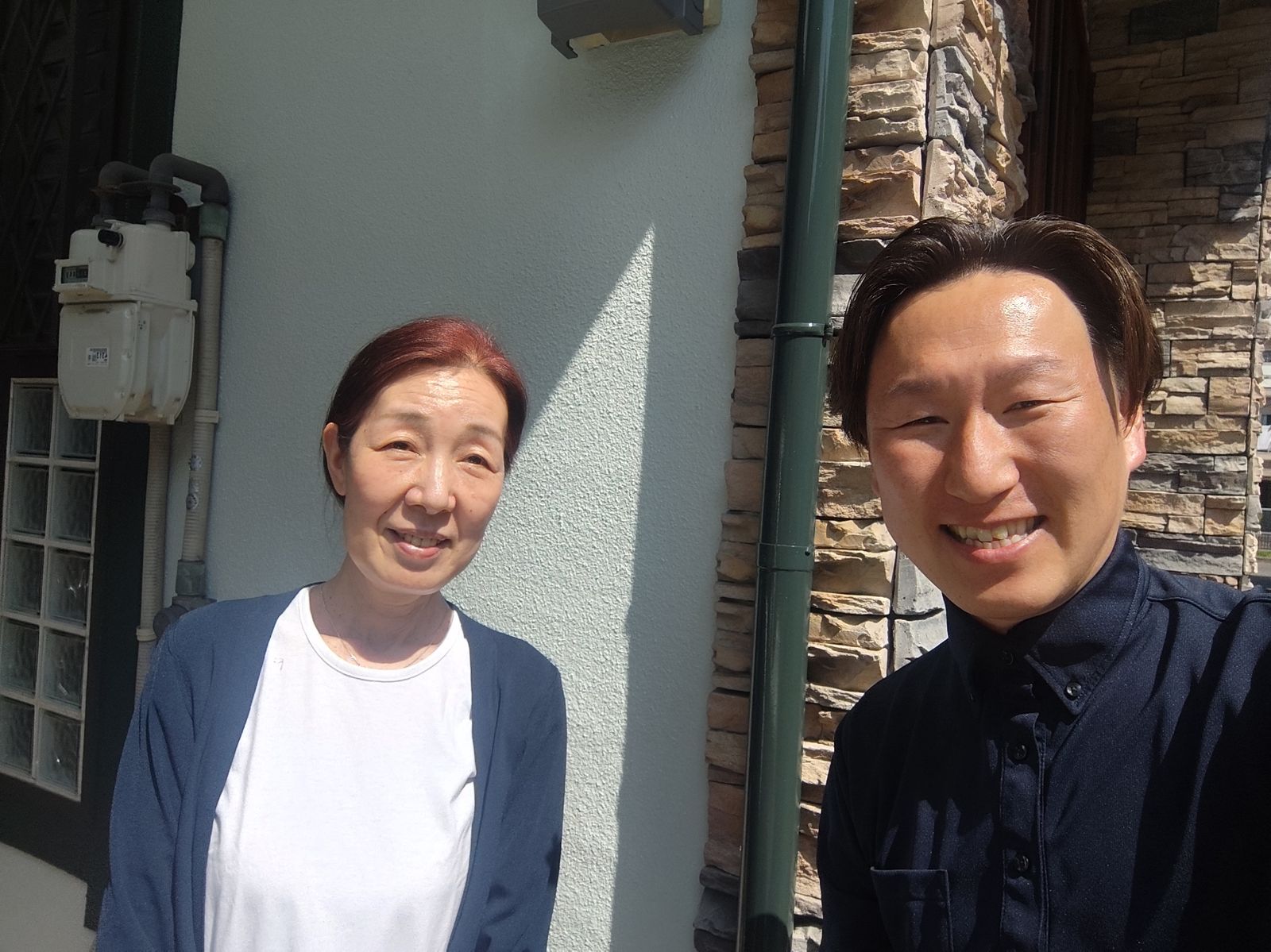 八尾市久宝寺 M様と松本のツーショット写真