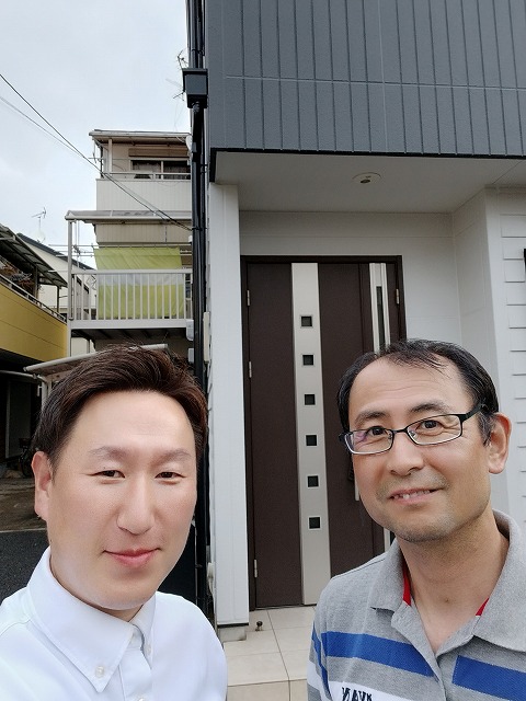 八尾市太子堂 S様と松本のツーショット写真