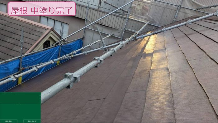 八尾市久宝寺 築25年 スレート屋根 中塗り完了
