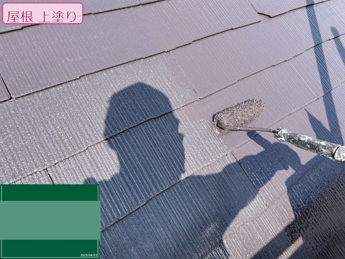 八尾市久宝寺 築24年 スレート屋根 中塗り作業中