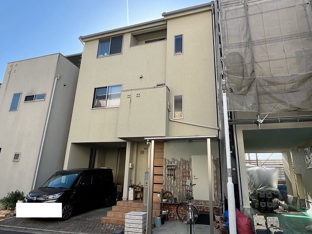 施工前|築19年、モルタルにリシンを吹き付けた3階建て