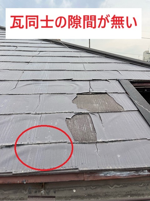 縁切りがされずスレート瓦の重なりが塗膜でふさがれた状態