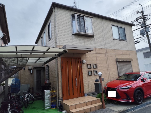 藤井寺市藤が丘・築15年住宅の外壁塗装前の全景