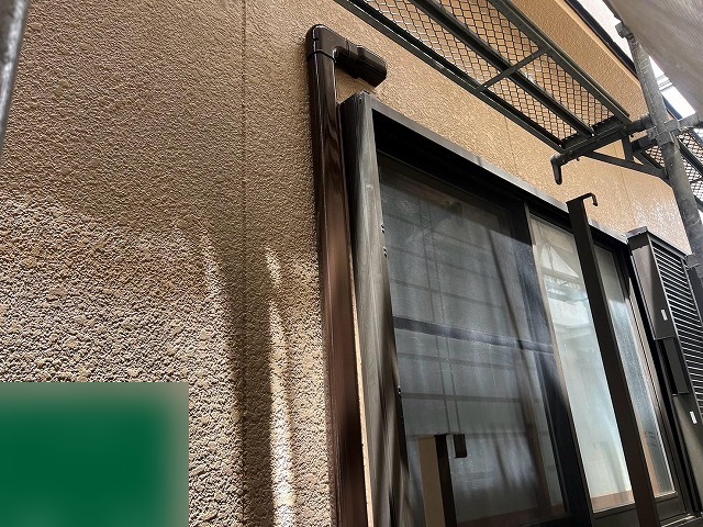 付帯部の塗装まで終わり庇や雨樋がすっきり仕上がった外観