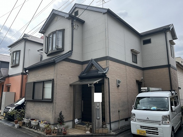 東大阪市箱殿町 築24年 窯業系サイディング外壁の施工前全景
