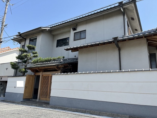 東大阪市北石切町 築35年モルタル外壁 塗装前の全景