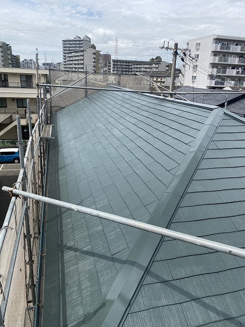 塗装が仕上がったスレート屋根