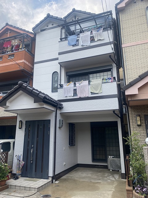 東大阪市吉田 3階建て住宅 外壁塗装・屋根塗装完了後の全景