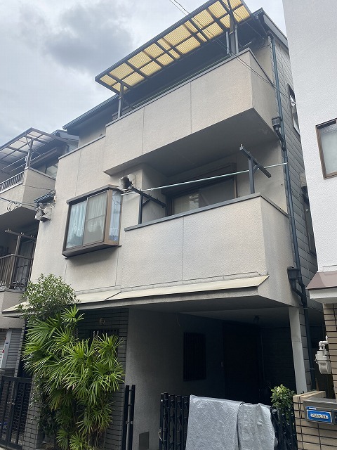 東大阪市吉田本町 築34年3階建て 外壁塗装の施工前全景