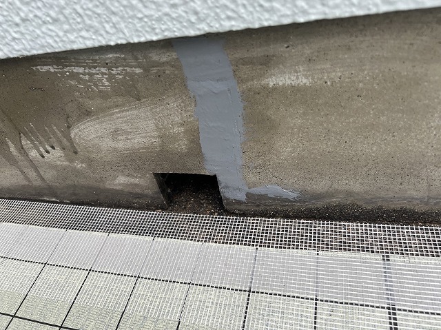 立ち上がり部のひび割れ補修が完了した状態
