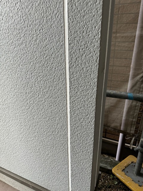 変性シリコンをガンで充填するシーリング打ち替え