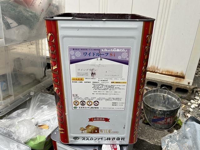 屋根の主材に使用したワイドルーフSiの缶