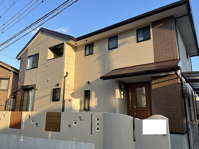 クリヤー塗装でタイル調の柄を残したまま仕上げた施工後の全景