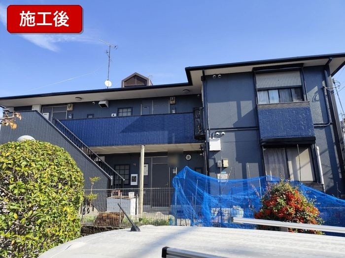 塗装後の共用通路側から見たアパート外観