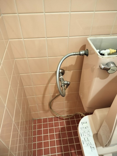 傷んだパッキンごとフレキ管を交換した給水まわり