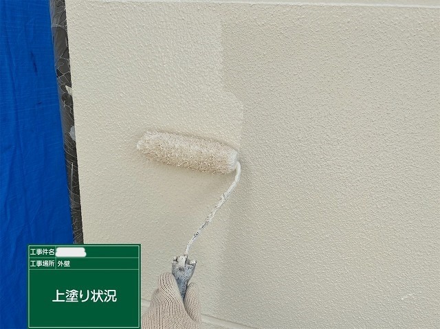 柏原市法善寺 外壁4回目 上塗り 仕上げのローラー塗装
