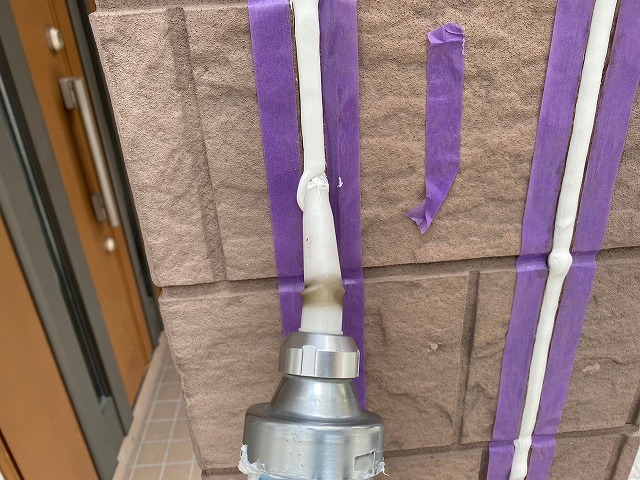 変成シリコンシーリングの充填作業