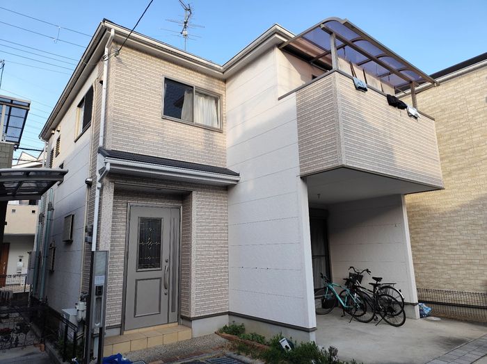 八尾市曙川東 築25年 窯業系サイディング外壁 施工前の全景