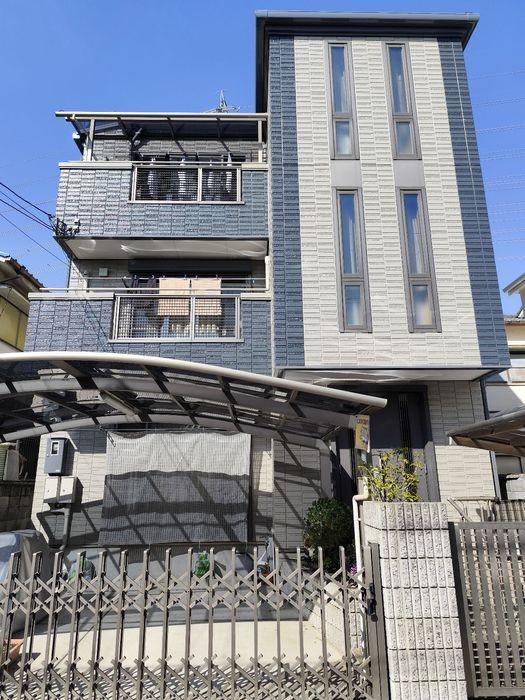 八尾市神宮寺 築25年 積水ハウス サイディング外壁 グレーベースにブルーグレーアクセント塗装 施工後の正面外観