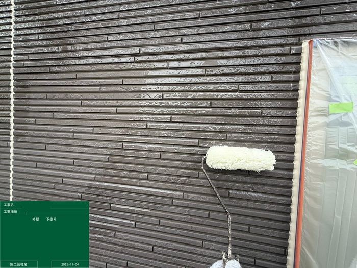 八尾市太子堂 築15年 窯業系サイディング外壁 ネイビーブルー部分 下塗り施工中
