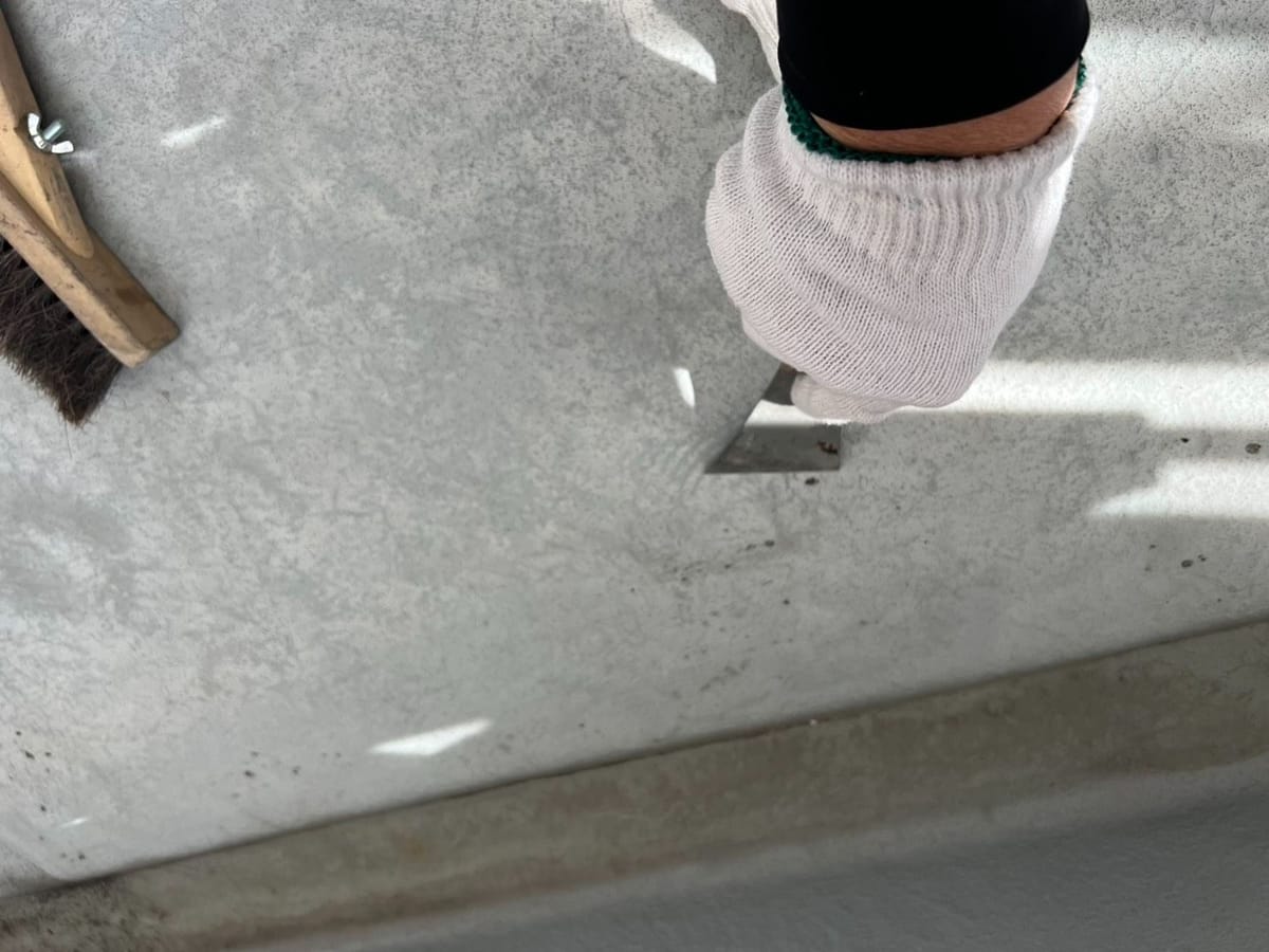 ベランダ 下地処理中