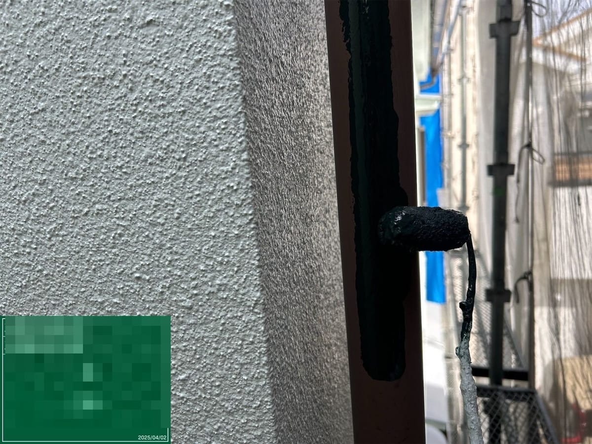 竪樋 下塗り