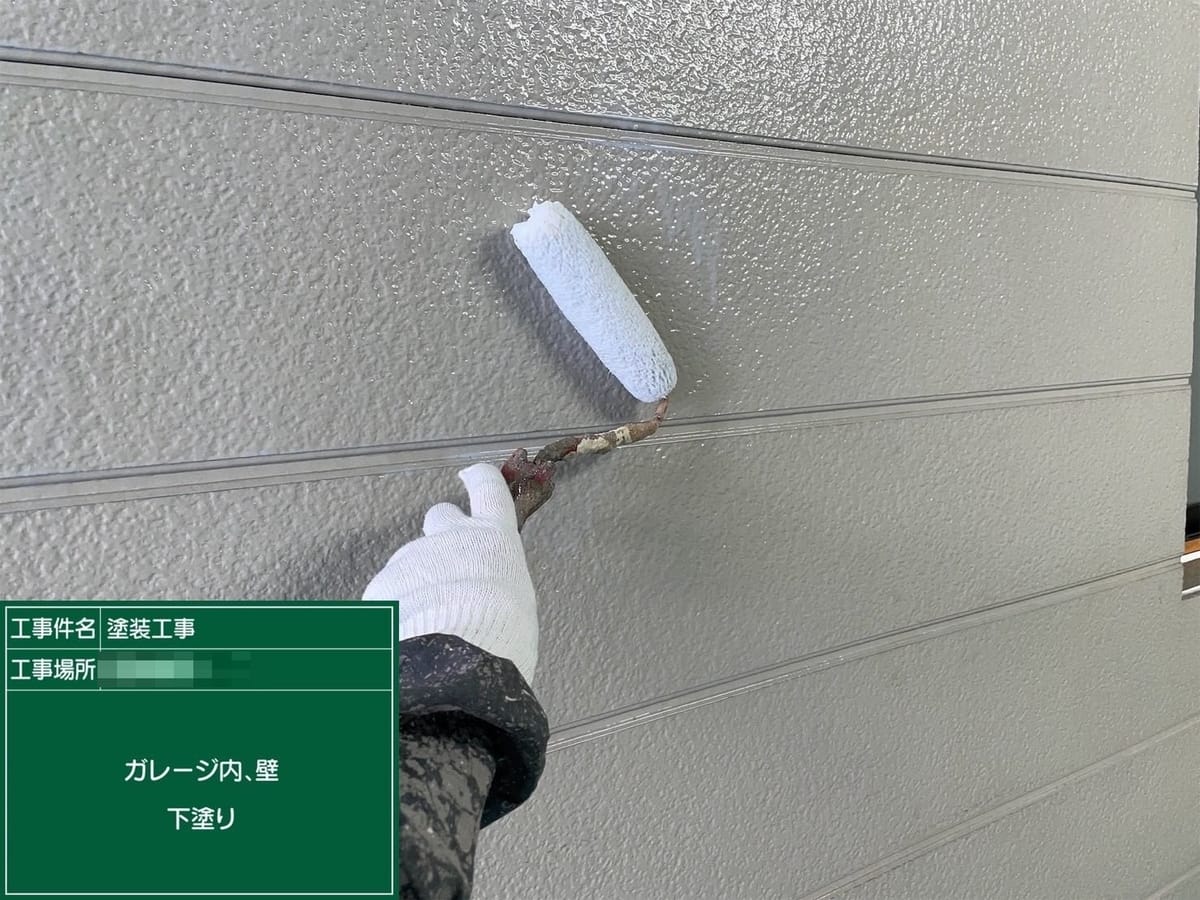 ガレージ内外壁 下塗り