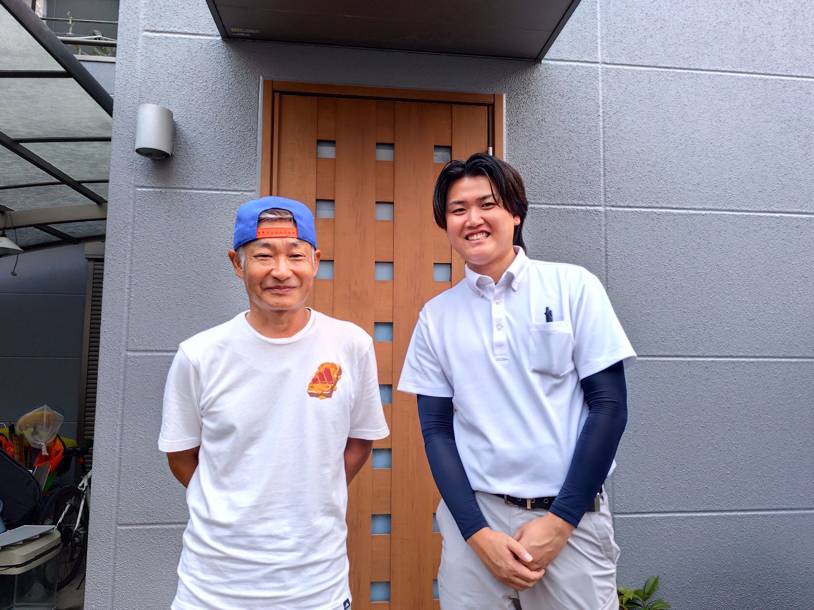 八尾市神宮寺 施主様と松本のツーショット写真